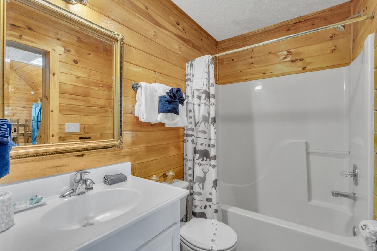 Red Oak Ridge, Hot Tub, Pool Table, Wifi, 1089 Free Tickets Each Paid Day, Dollywood And More Sevierville Exterior photo